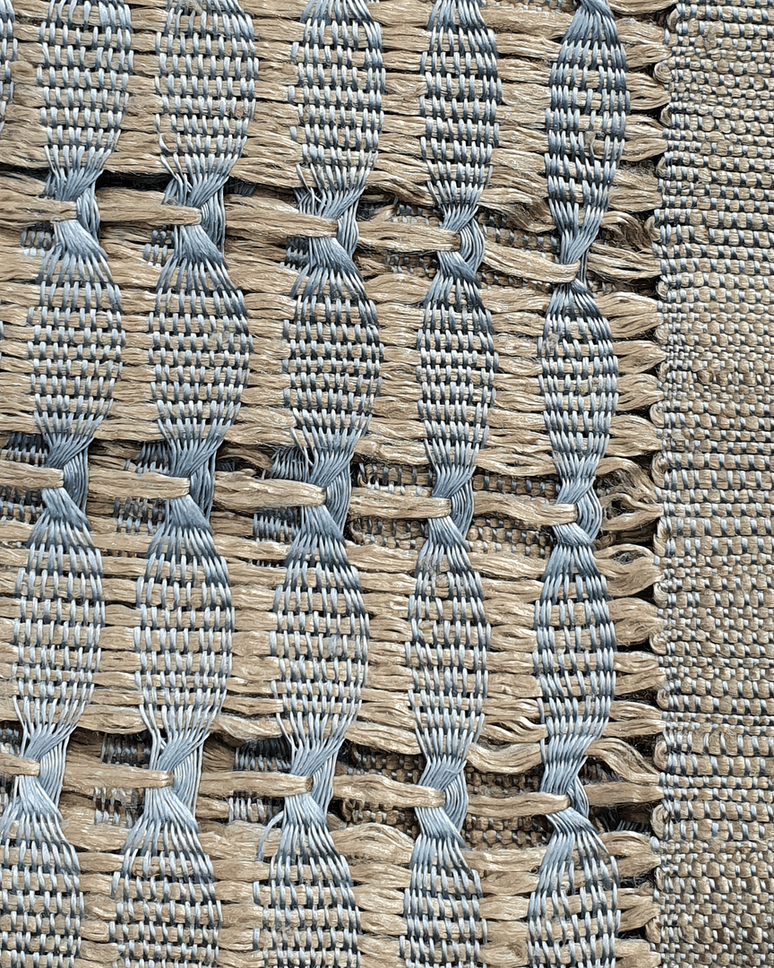 Echarpe en soie couleur dorée – Image 3